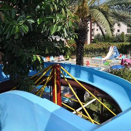Hotel Hibiscus Garden