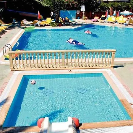 Hotel Hibiscus Garden 3*