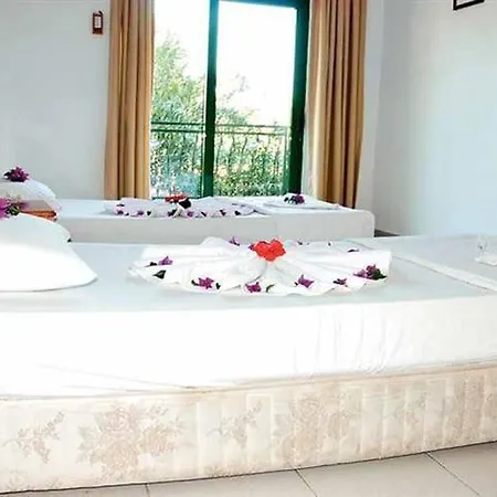 Hotel Hibiscus Garden Armutalan